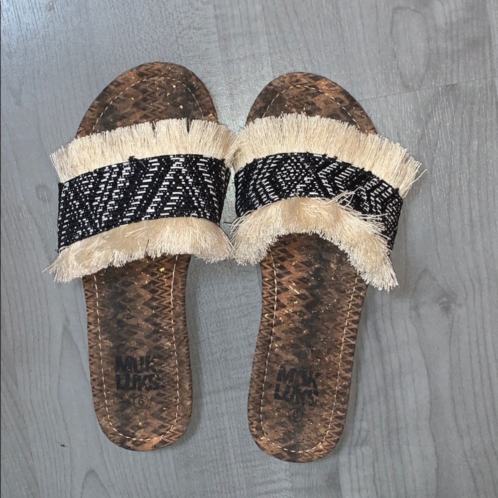 Muk Luks sandals size 6